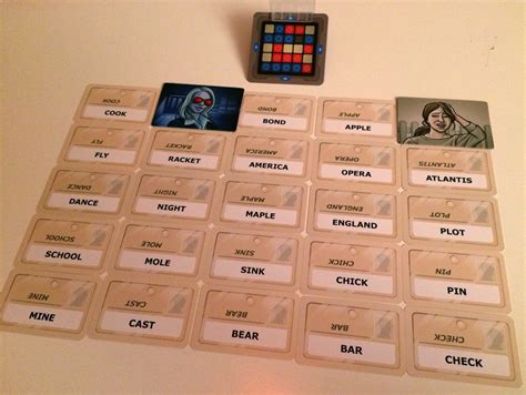 Codenames – Ett hjärngympa-spel för alla som gillar ord och spioner!